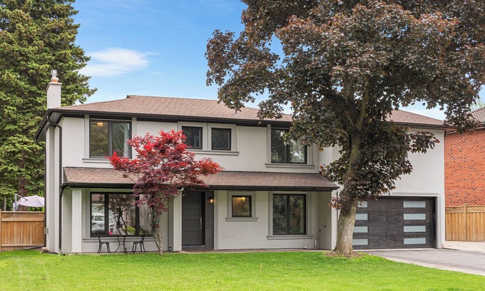 Newtonbrook House | Endless Comfort Awaits In This Poolside Hideaway!nTranquility meets