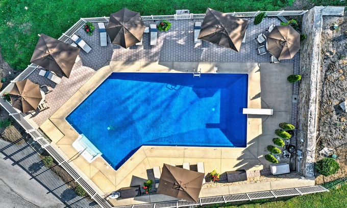 Annville House | Endless Family Fun @ Private LUX Retreat Sleeps 25