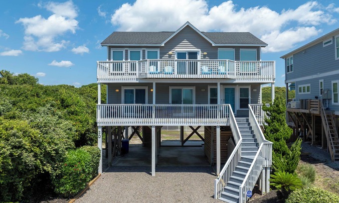 Sneads Ferry House | Endless Summer: A spacious 4-bedroom, 3-bath ocean view home in North Topsail Beach