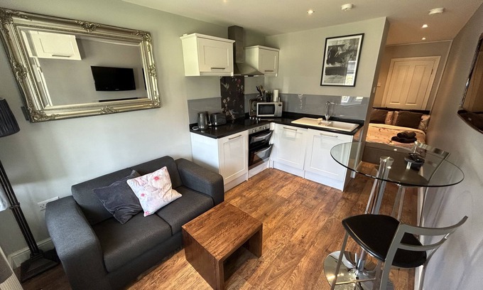 Highlands Apartment | Enfield Studio Guest Suite