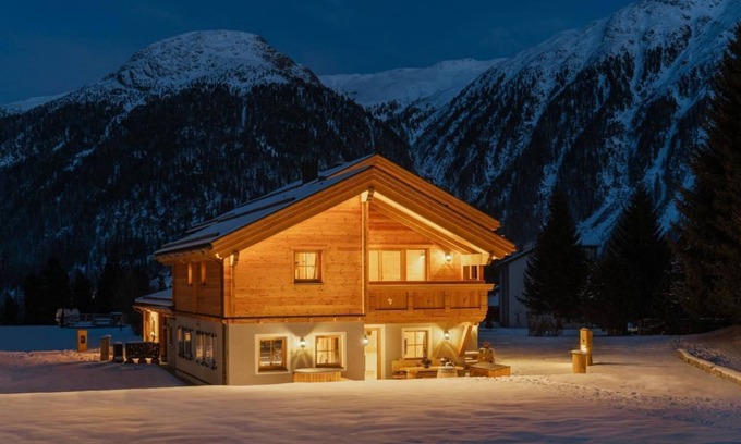 Bever Ski Chalet | Engadin Chalet - Private Spa Retreat