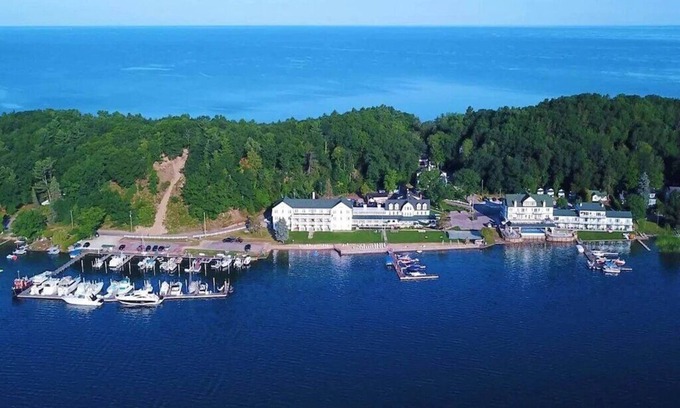 Onekama Condo | ENJOY 2 LAKES: NEW Portage Lakefront condo-HOT TUB OPEN ALL WINTER! One Bdrm.