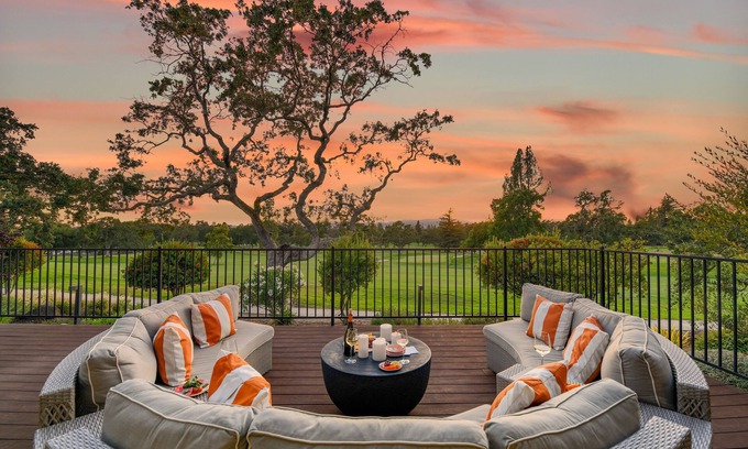 Napa Condo | Enjoy a glass of wine & watch Napas stunning sunsets from sofa on huge deck! 3ba