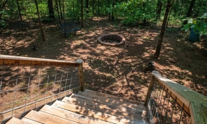 Lindale Cabin | Enjoy a Peaceful and Relaxing Stay Here at the Leanin Tree!