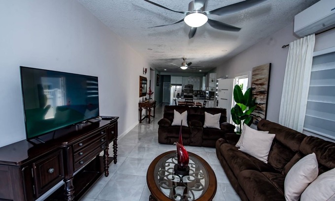 Portmore House | Enjoy a peaceful escape in our 3-bedroom Villa in Portmore with WiFi, AC.