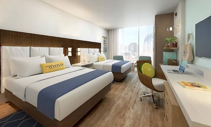 Sobro Hotel | Enjoy Amazing Perks! 2 Relaxing Units, Outdoor Pool, Minutes to Ryman Auditorium