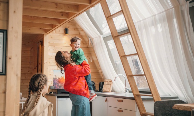 Nieuw Heeten House | Enjoy luxurious glamping in the Big Oak Tent at De Sallandshoeve Holiday Park, perfect for families and nature lovers in the heart of the Sallandsheuvelrug.