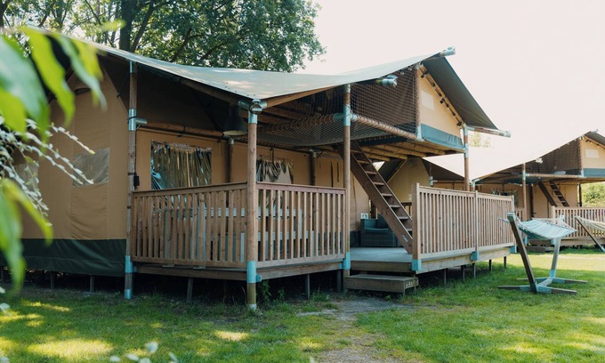 Nieuw Heeten House | Enjoy luxury glamping in the Ranger Lodge, a spacious 6-person accommodation with modern facilities and a stunning natural setting.