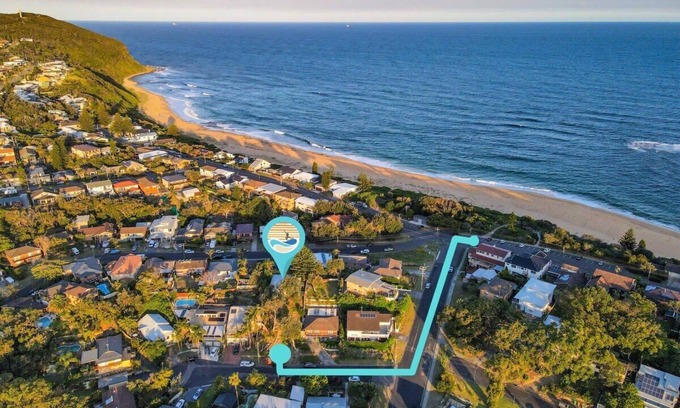 Forresters Beach House | Enjoy Seabreezing Deck with Sunrise & Sunset