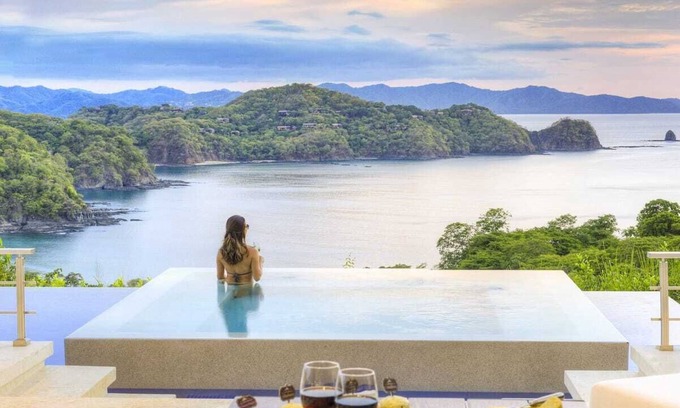 Papagayo Peninsula Villa | Enjoy the closseness from stunning beaches and lush nature trails!
