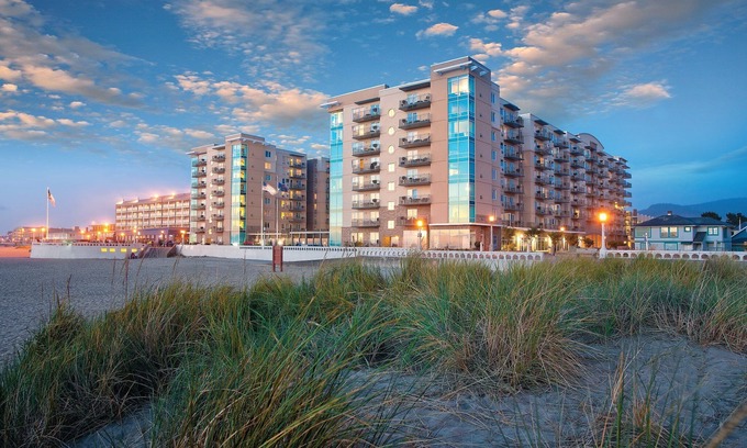 Seaside Gilbert District Resort | Enjoy the Historic Lewis and Clark trail !