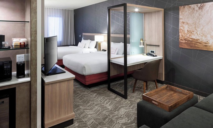 Clearwater Beach Hotel | Enjoy the Perks! Complimentary Buffet Breakfast, Outdoor Pool, Pets Allowed!