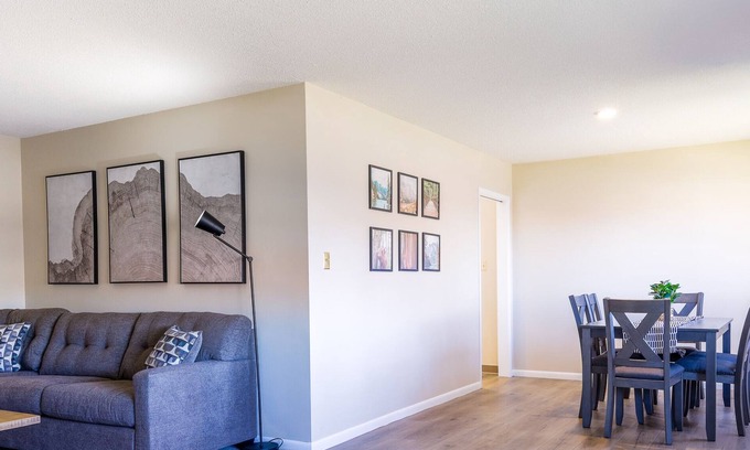 Casper Apartment | Enjoy the warmth! Modern 2B/2B duplex with large dining area, cozy bedding, and space for 5. Central location near downtown Casper shops.