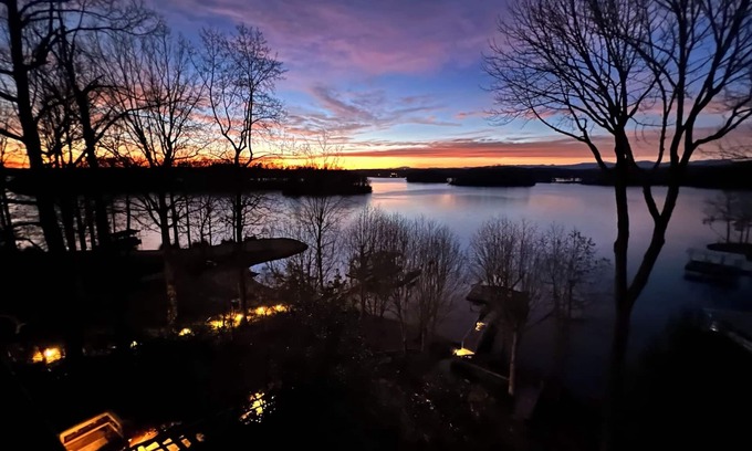 Six Mile House | Enjoy your own slice of paradise on Lake Keowee. On the water & amazing sunsets.