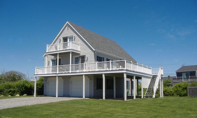 Point Judith House | Enjoy your summer vacation with an ocean view in Narragansett, Rhode Island!
