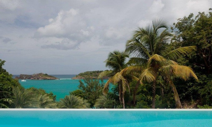 St. John's Villa | *Enquire with us Directly at Exceptional Villas for best rates* 5 bedroom beach house in Galley Bay