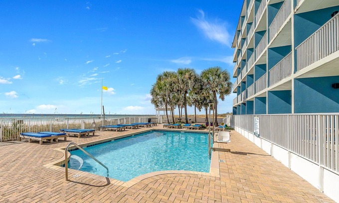 Fort Bay House | Ensuring a Very Comfortable & Memorable Stay! Free Parking, Outdoor Pool