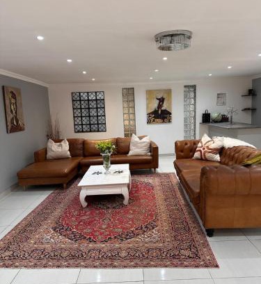 Parklands House | Entertainers delight near the beach & wine routes