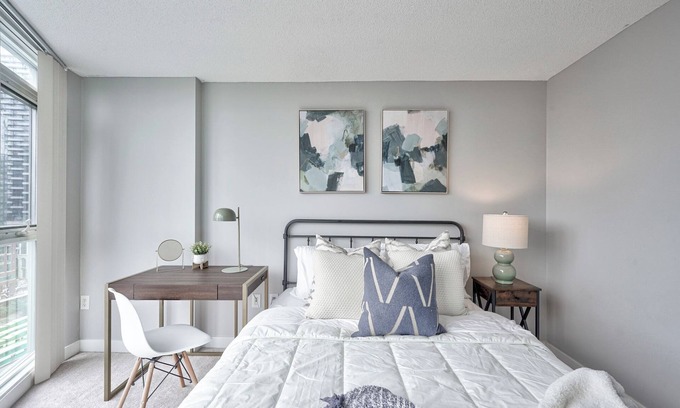 Wellington Place Condo | Entertainment District 1br+free parking DT Toronto