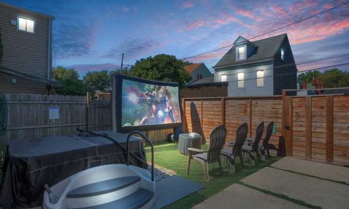Pittsburgh House | Entertainment Dream Home + Hot Tub + Outdoor Theater + Games + Firepit + DT View