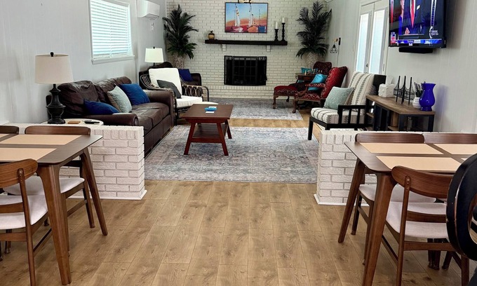 Long Beach House | Entertainment & Location- Something for Everyone!