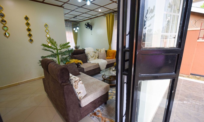 Kireka House | Entire 3-Bedroom Holiday Home in Kampala, Lovingly Furnished