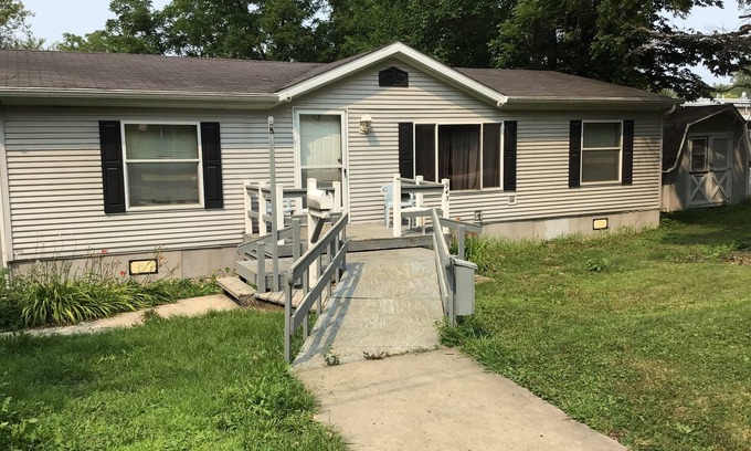 Mineral Point House | Entire 3 Bedroom House + Huge Wooded Yard