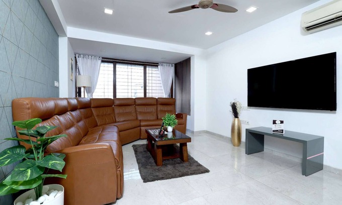 Upper Govind Nagar Hotel | Entire 4 Bedroom suite with Personal Chef