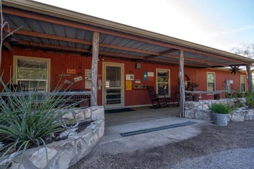 Eldorado House | Entire Cabin Retreat in Texas Hill Country, Perfect for Intimate Glamping Weekend Getaways in Eldorado