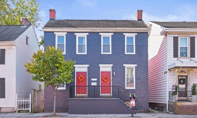 Gettysburg House | Entire Downtown Gettysburg Historic 4BR/3BA Home, Sleeps 8 with Free Parking