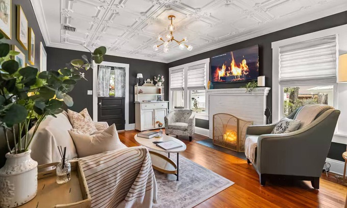 Mount Dora Cottage | Entire home in Mount Dora, Florida