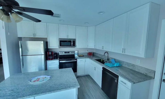 Lake Worth House | Entire Home with pool , 4 Bedroom and a Backyard!