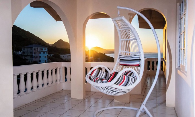 Gordon Town Villa | Entire Homestay In Kingston - by Airport