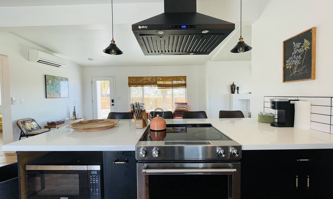 Twentynine Palms House | Entire house in quiet neighborhood! 2 miles from Joshua Tree NP