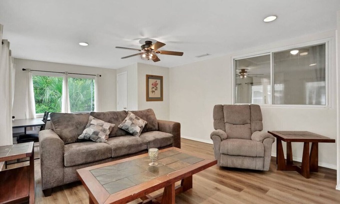 Fairfax House | Entire house in Avondale, walking distance to shops