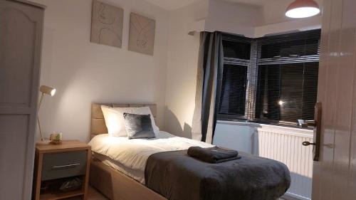 Gloucester Apartment | Entire House-Long Stays in Gloucester-Contractors- Families