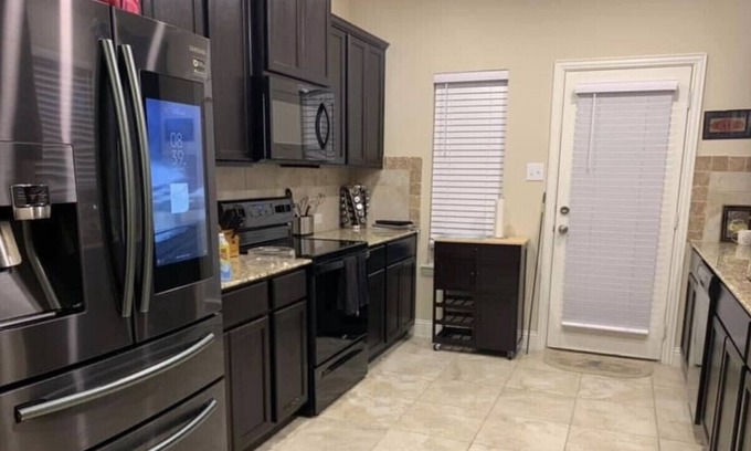 South Arlington House | Entire New Spacious 4 Bedroom Home