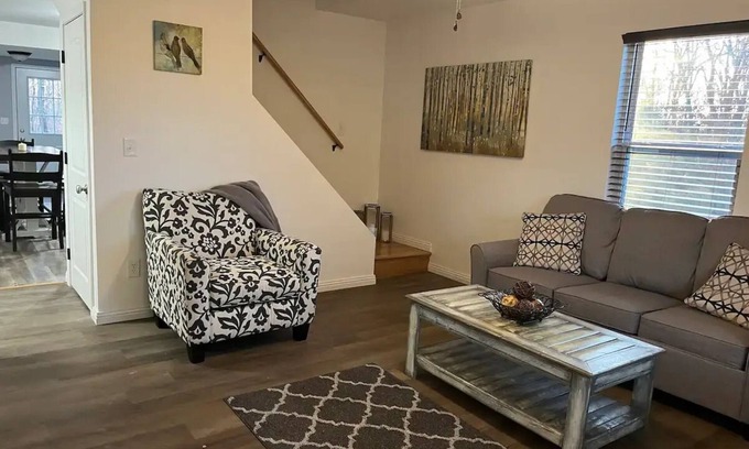 Perryville House | Entire Private Home in Perryville, MO