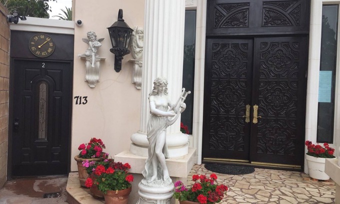 North of Montana House | -ENTIRE SECOND FLOOR of Santa Monica Luxury Roman Villa