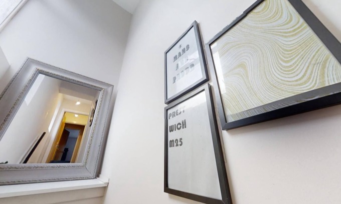 Manchester Apartment | Entire serviced apartment in Prestwich. On the doorstep of Heaton Park!
