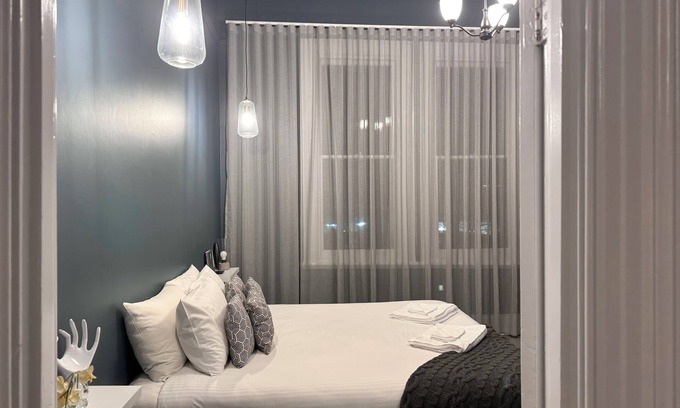 Echuca House | ☆ Entire Townhouse in ❤️of Echuca's Port ✓ 15guests Freshly renovated Near river.