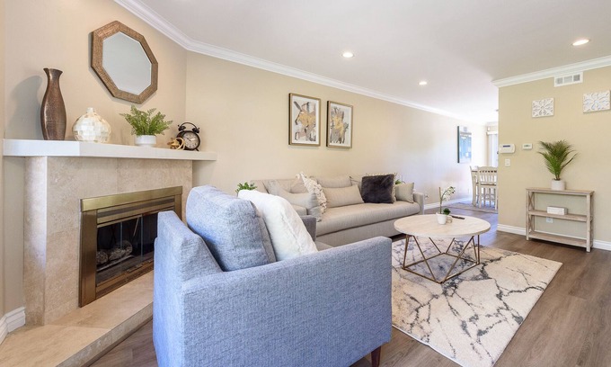 Bay Ho House | Entire Townhouse! Pool, Jacuzzi Quiet Neighborhood