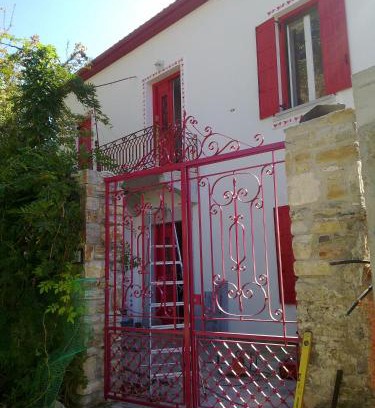 Horto Apartment | Epavli Sofia' s two Apartments in Horto, 30m from the sea