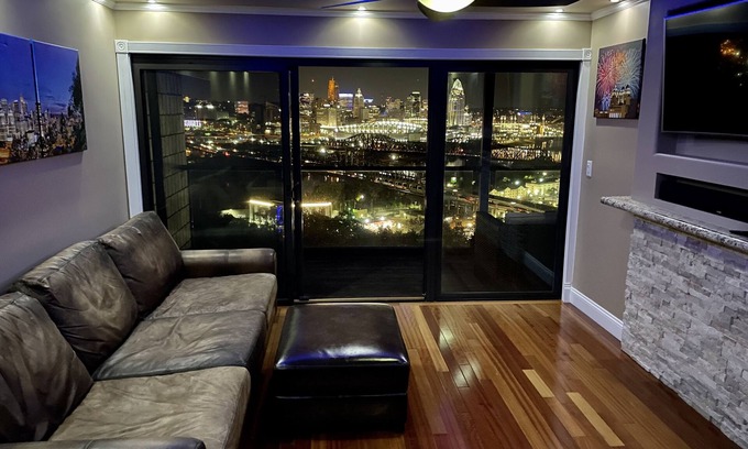 Covington Condo | Epic Cincinnati Views ★ Starry LED Deck in Covington, Devou Park Hilltop Retreat