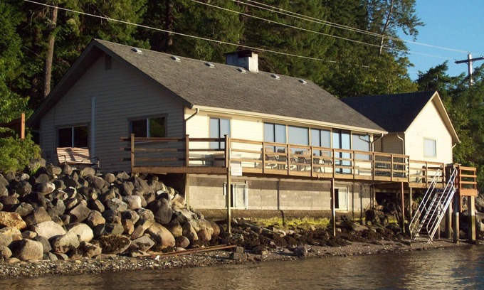 Union House | Epic Views! Waterfront near Alderbrook. Union City Beach House at Hood Canal
