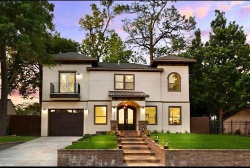 Lawndale/ Wayside House | EPIK Home at Medical Center - Required minimum 31 days stay