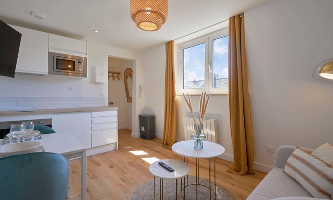 Faubourg de Bethune Apartment | Equipped 1-bedroom apartment with terrace