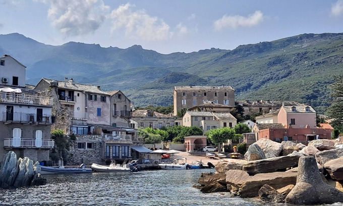 Mausoleo Apartment | Erbalunga: Un Petit Coin de Détente Face à la mer