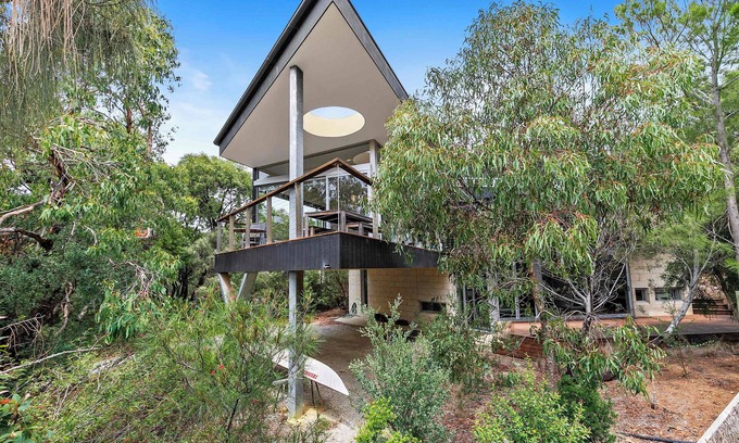Aireys Inlet House | Erica Escape | Modern Treehouse Retreat