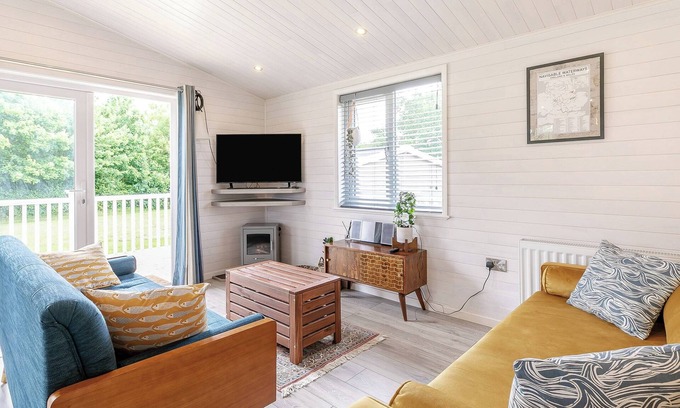 Hundall Cottage | Erica Lodge is in the secluded Water View area, western side of the marina.